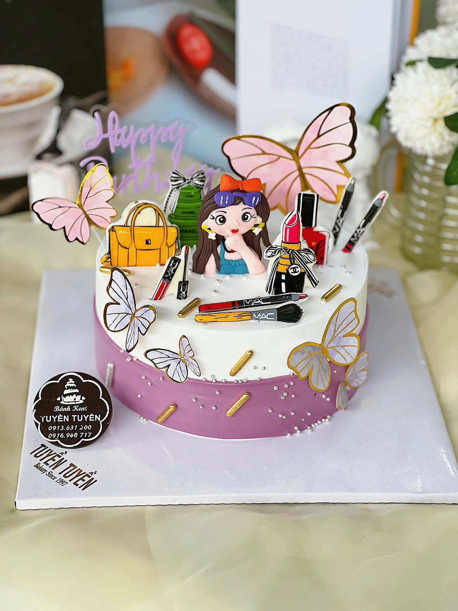 Mẫu bánh theo chủ đề makeup 